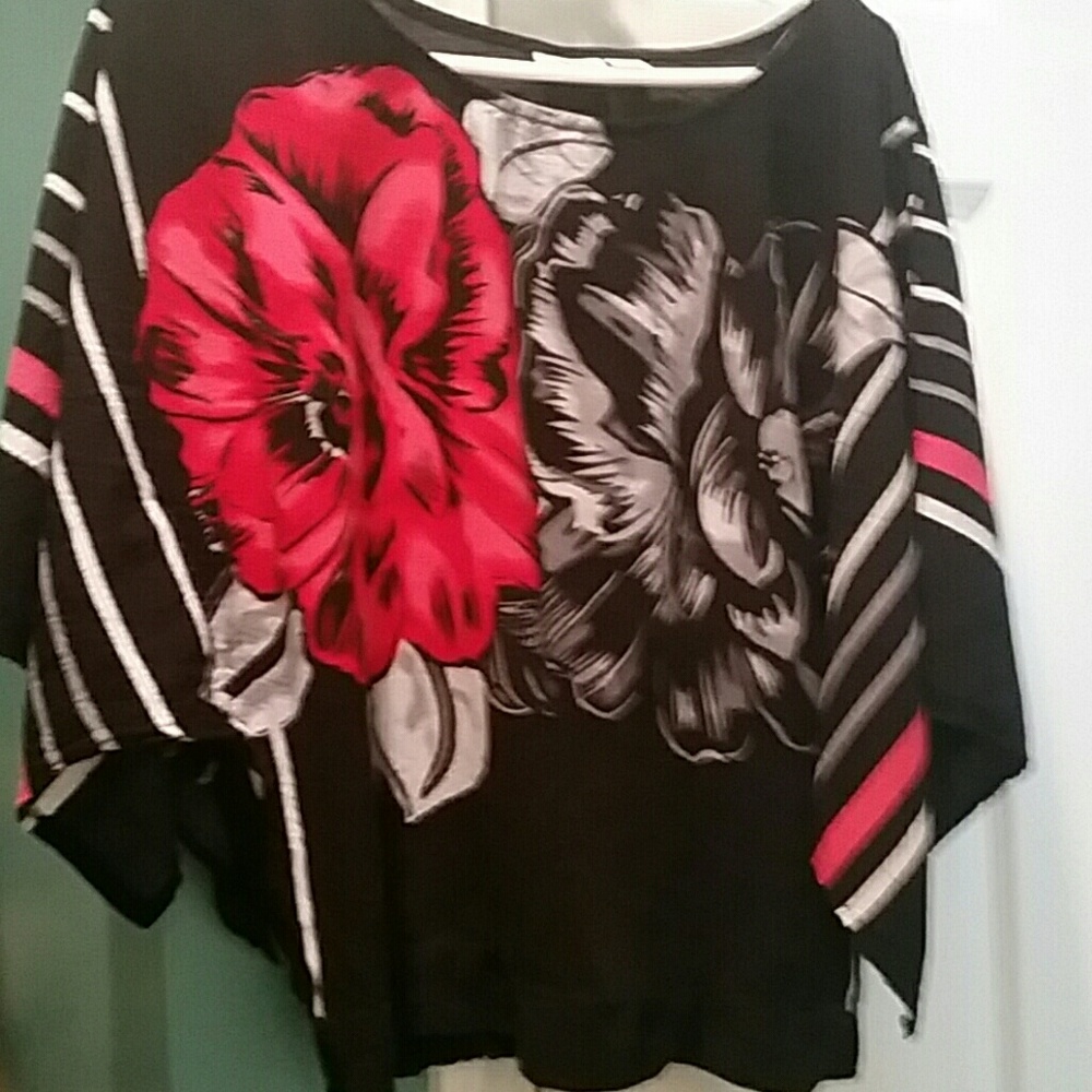 Very pretty NWOT blouse L